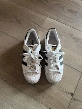 adidas White and Black Superstar Sneakers US 7.5 (fits like a woman’s 8)